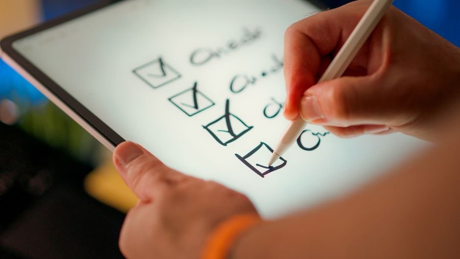 Checklist of Wikipedia notability criteria for a biographical article