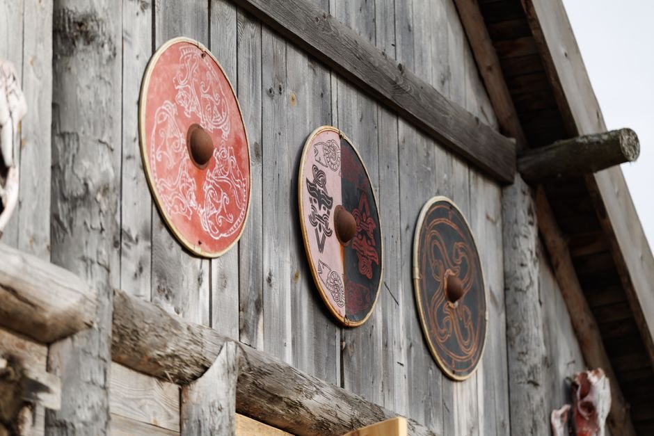 targe medieval Scottish shield displayed on a wooden stand