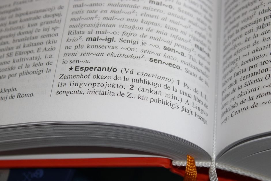 Definition of the suffix “tarian” shown in a dictionary entry