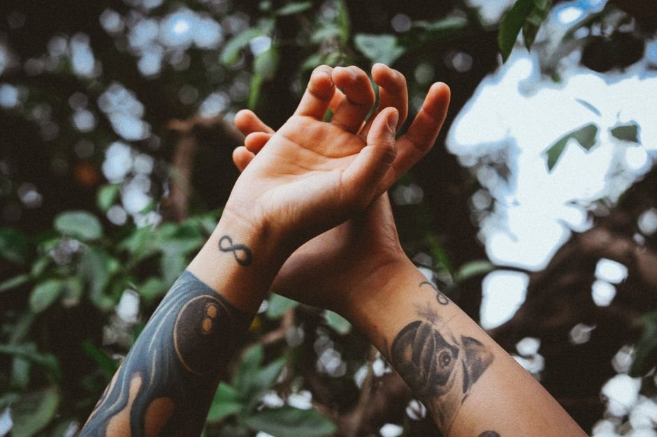 infinity symbol with rose and anchor